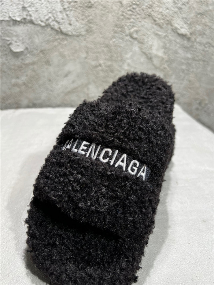 BLCG SLIPPERS