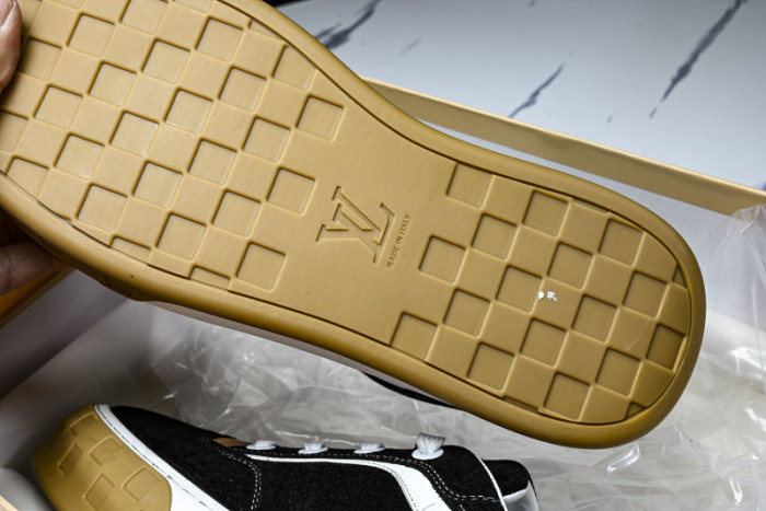 LV SNEAKER FOR-LV402