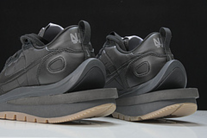 Nike Vaporwaffle Sacai Black Gum DD1875-001