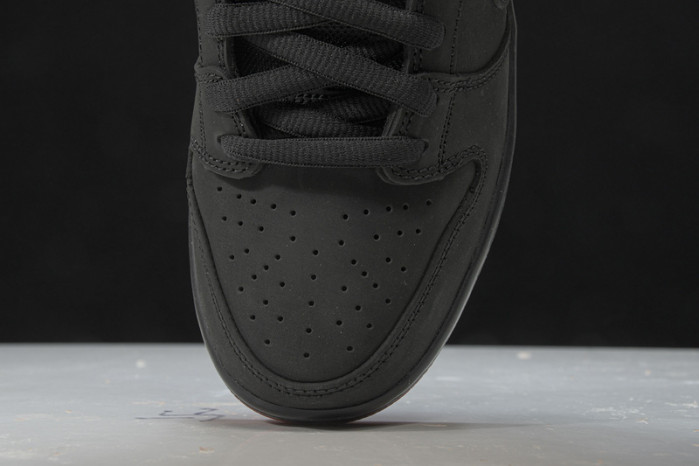 Nike SB Dunk Low Black Pigeon 883232-008
