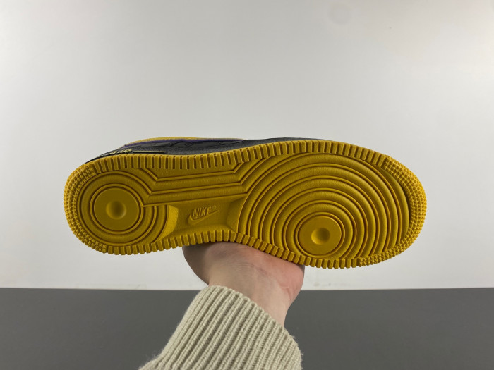 Kobe Bryant x Nike Air Force 1 Low  HV5122-001