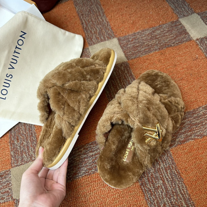LV SLIPPERS