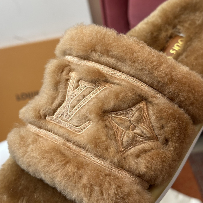 LV SLIPPERS