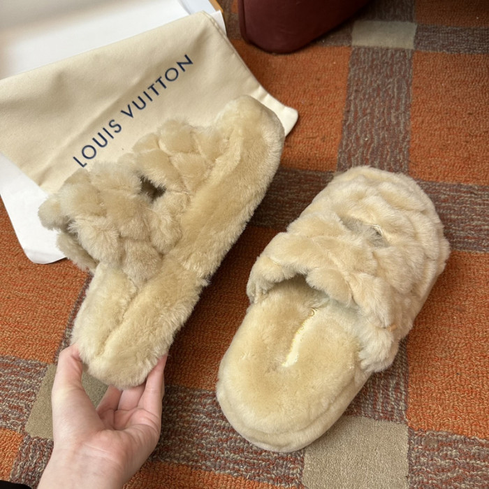 LV SLIPPERS