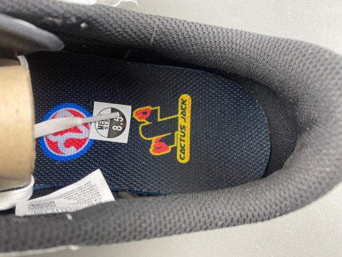 Travis Scott x Air Jordan 1 DZ4137-700