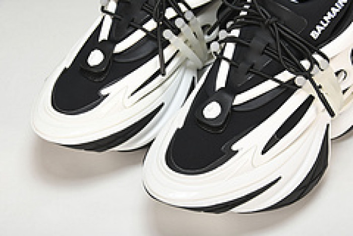 Balmain Sneakers FOR02
