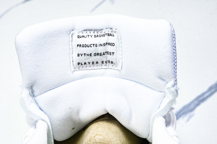 Air Jordan 11 Low “Igloo AH7860-103