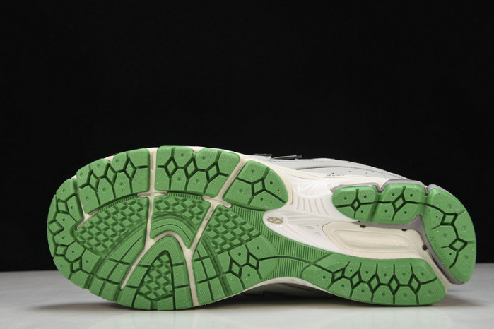 new Ba1an*e yeeshoes   ml2002rgd