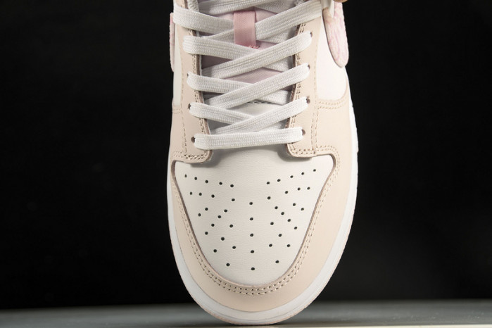 Nike Dunk Low “Pink Paisley”  FD1449-100