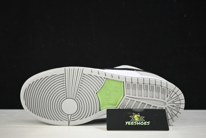 NIKE DUNK LOW GREY AND WHITE