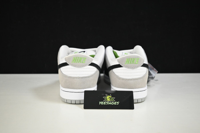 NIKE DUNK LOW GREY AND WHITE