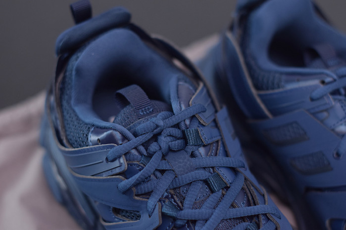 BLCG Track Trainer Dark Navy 542023 W2LA1 4107