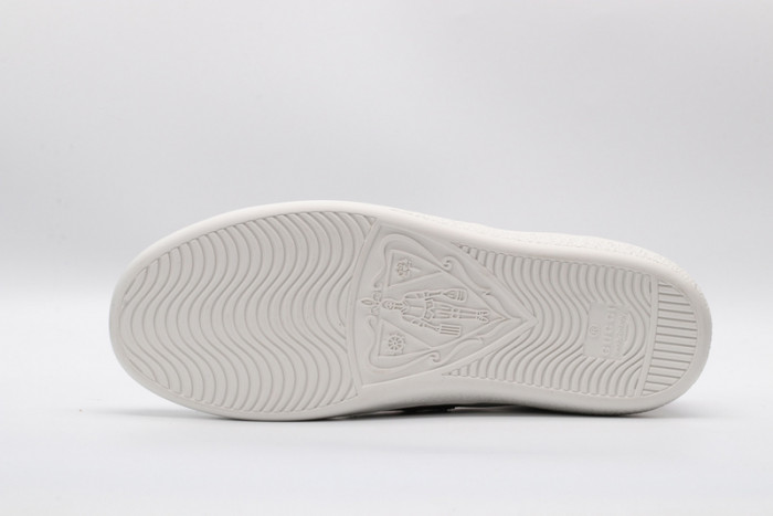 Gv*c ace embroidered low-top sneaker white with bee